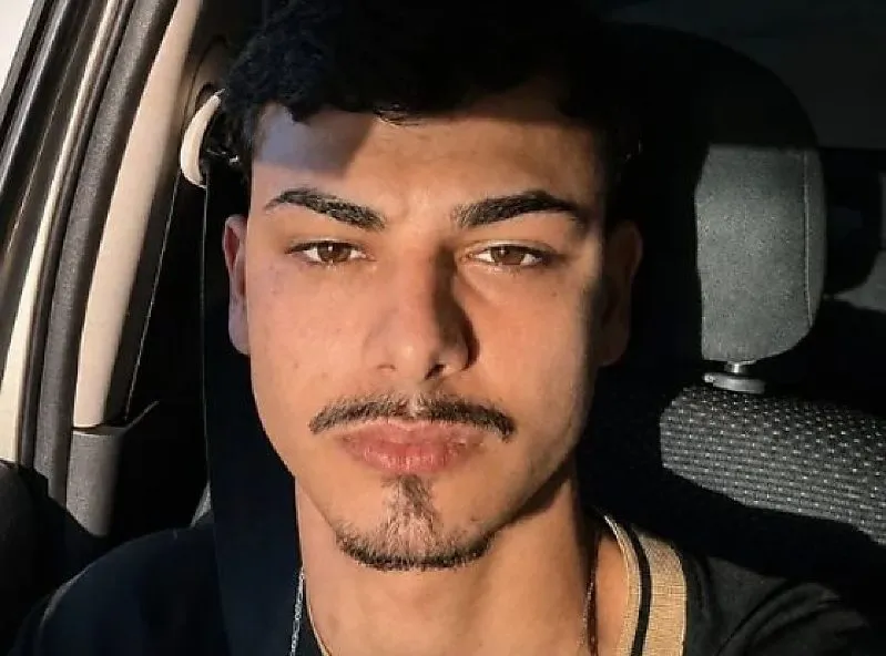 Familiares a amigos prestam homenagem a estudante que morreu atropelado 