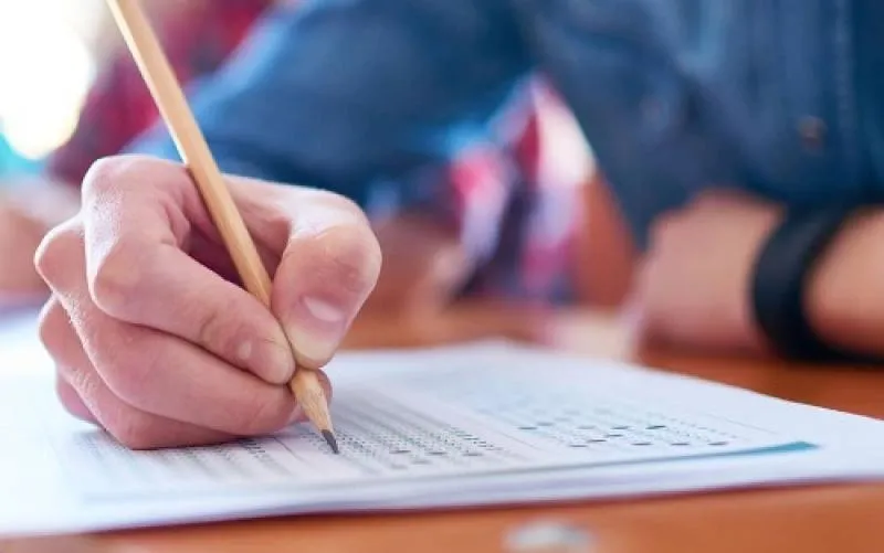 Contratações serão temporárias para atender à rede municipal de ensino durante o ano letivo de 2027, conforme as regras do edital.