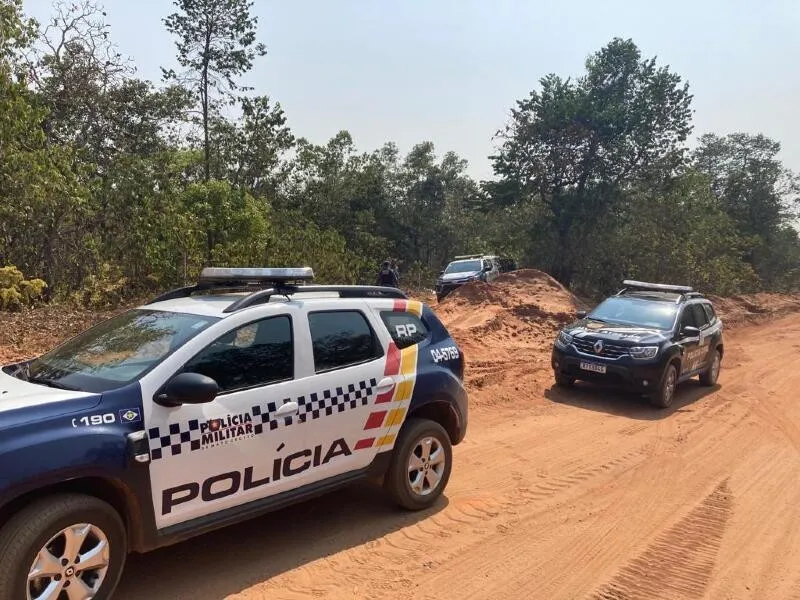 Policiais revidaram a tiros de bandidos; caso foi encaminhado à Polícia Civil.